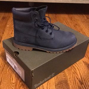 Blue/navy timberland boot, NEW CONDITION